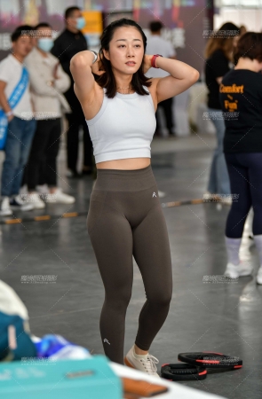 运动紧身裤美女