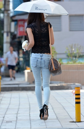 黑色蕾丝，破洞牛仔