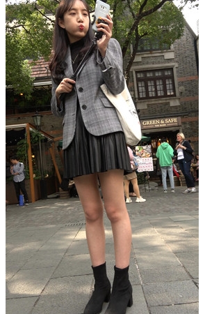 黑色百褶裙美女