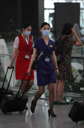 【街拍心灵】ZH航国际空乘黑丝高跟街拍制服