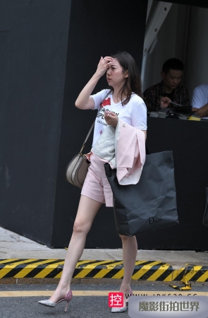 美腿纹身美女3A2948[143M]