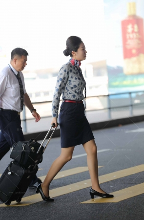 乘客视角机场偶遇东航机组棕色丝制服经典51P 11P