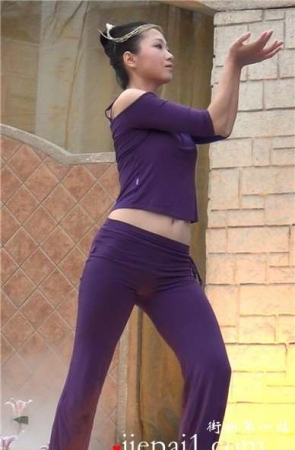 超级柔软好身材的性感瑜伽美女。