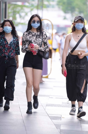 街拍漂亮女神姐姐