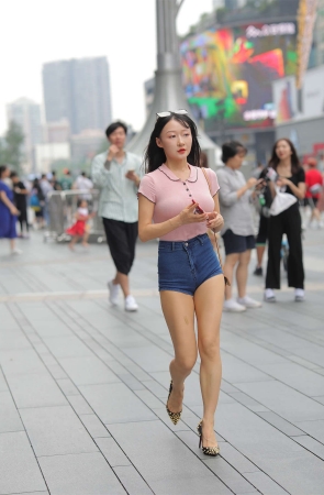凯恩街拍摄影作品 热裤美女