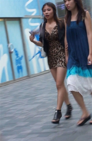 丰满肥臀的豹纹包臀裙MM