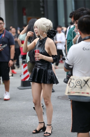 辉辉街拍作品 – 网红只是简言