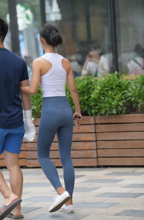 蓝色紧身小姐姐