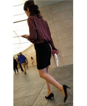 4k超清，步伐矫健长腿高跟包臀裙美女