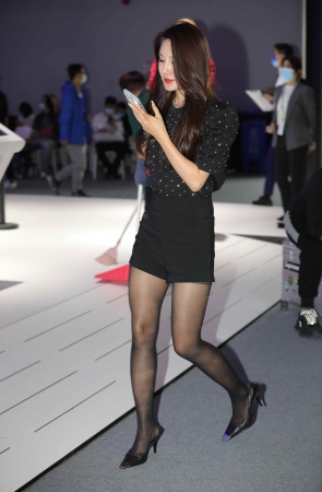 黑 丝半露后跟高 跟xing感有韵味