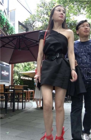 4K 性感红高跟街拍短裙美女