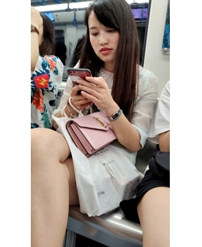 丰唇女子 [838 MB/mp4]