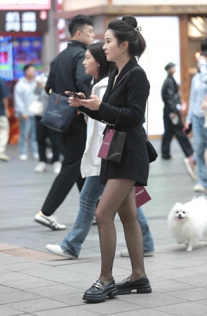 气质街拍黑丝少妇-14P