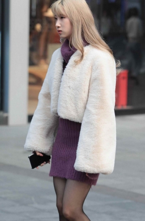 诱惑街拍黑丝妹子