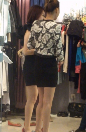 穿高跟鞋的极品美腿MM