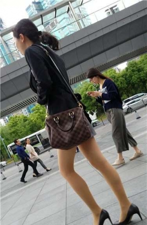 4k超清，街拍极品美腿高跟鞋性感高颜值少妇