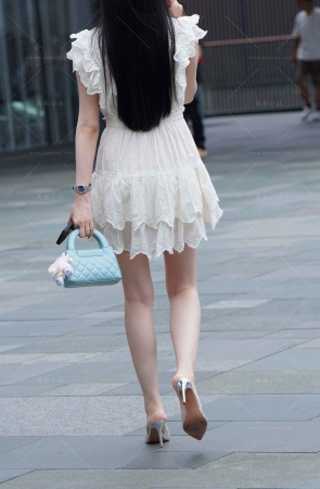 街拍白裙凉高女神