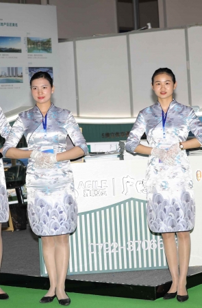 售 楼处案 场客 服肉 丝脱鞋休息