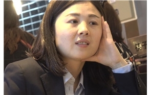 4k-餐厅吃饭偶遇极品美足黑高跟OL制服熟女姐姐