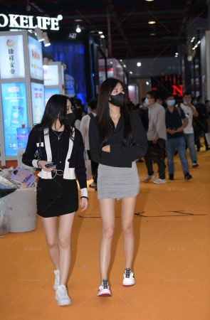 灰色短裙小姐姐美若天仙