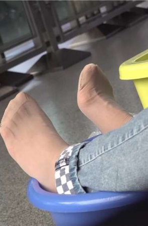 紧身牛仔，街拍丝袜美足