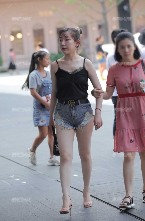 娇俏的白白美腿