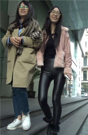 4K 街拍皮裤紧身翘臀眼镜妹  [1.27 GB]