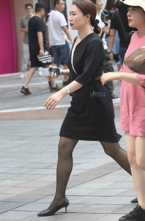 【珏一笑而过】诱惑黑丝街拍高跟OL