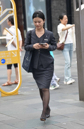 24517-9=43√黑丝灰色制服 14P