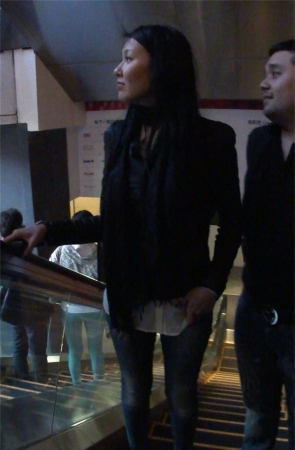 蓝色紧牛MM腿型非常棒