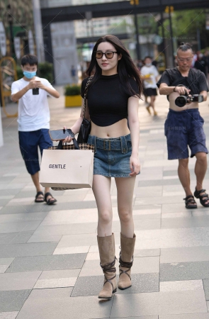 小肚脐露出来爆性感，240209-10-70 15P