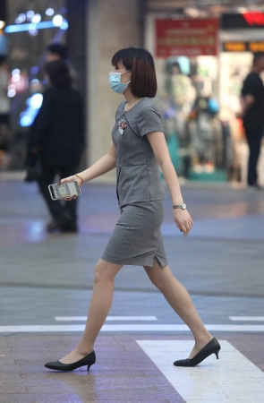 【珏一笑而过】诱惑肉丝街拍高跟OL