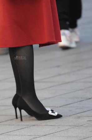 黑丝街拍高跟shaofu