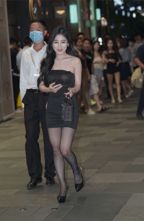 黑色抹胸修身裙