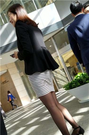 4k超清，OL职业装黑丝苗条美丽的职场美女