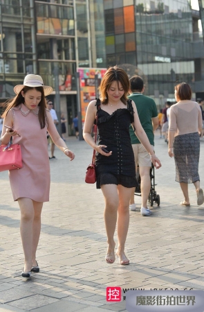 皮肤白皙的性感美女3A3749[144M]