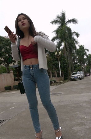 超紧牛仔高跟美女外拍