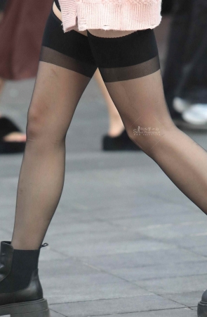 街拍黑丝妹子