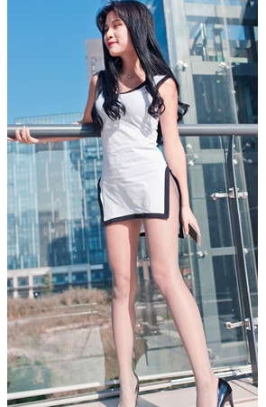 白裙女孩 【套图+视频】