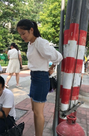 牛仔包臀裙清纯小妹