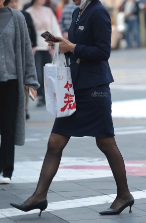 街拍黑丝高跟职业装-18P