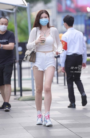 2064-3+46/白热裤，大白腿，想触摸~ 4P