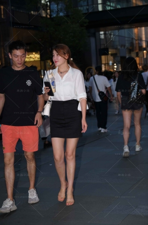 白衬衫韵味长腿美女