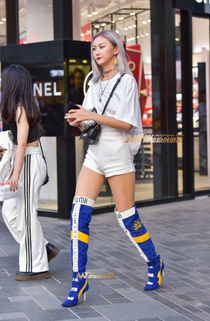 超高中腰仔裤美女   满屏尽是大长腿