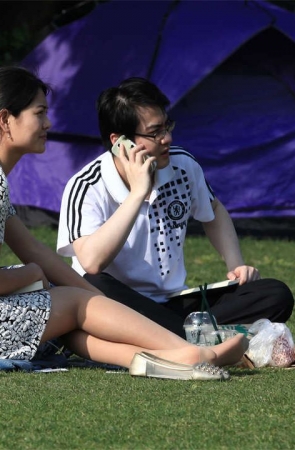 No1487 草地上养眼的女孩长丝