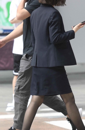 【珏一笑而过】诱惑黑丝街拍OL