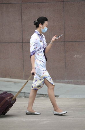 【街拍心灵】经典旗袍灰丝街拍美腿空姐