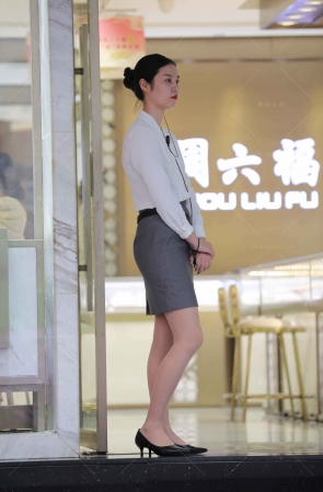 珠宝店的导购员小姐姐