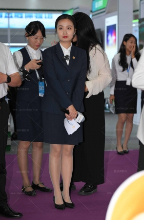 停车场街拍灰丝空姐 10P