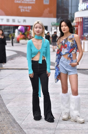 黑色牛仔长裤，小凸点~